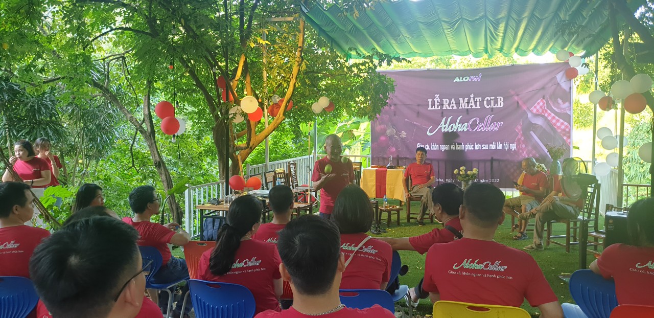 Kiến tạo Nhân hiệu - CLB Aloha Cellar!